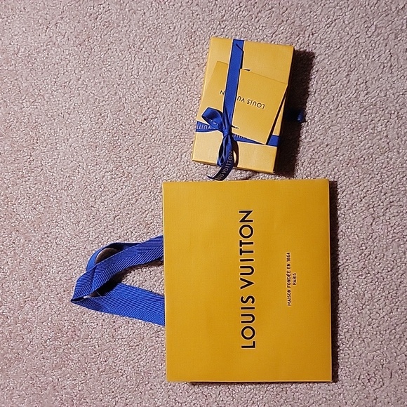 Louis Vuitton Charms Card Holder - Picture 7 of 9